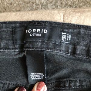 Torrid 20 EXTRA TALL black distressed jeans